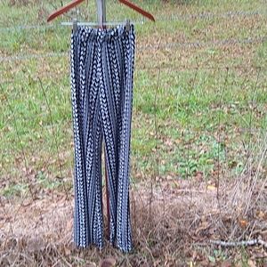 Flowy hi waisted flare size small Charlott…